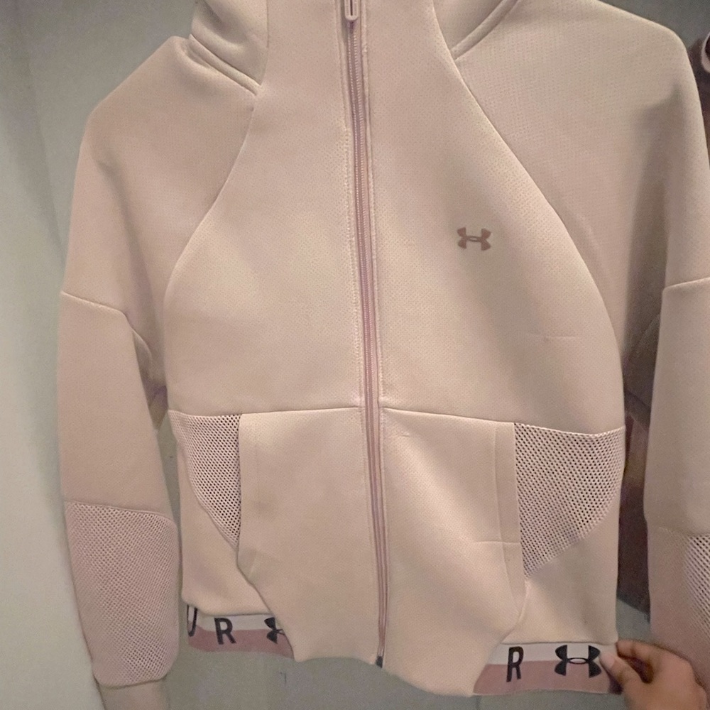 STEAL DEAL UNDER ARMOUR JACKET